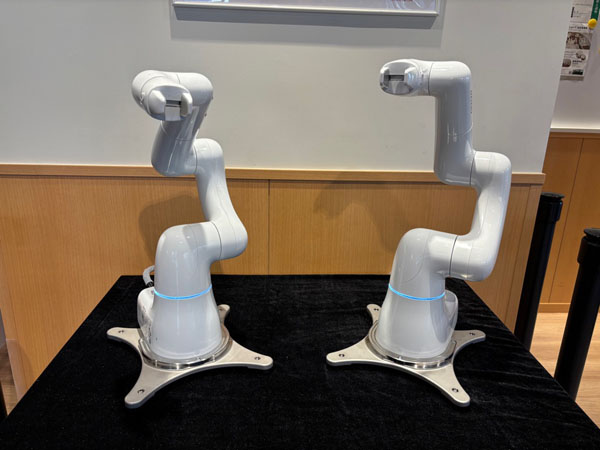 「会話をするJullie」画像
